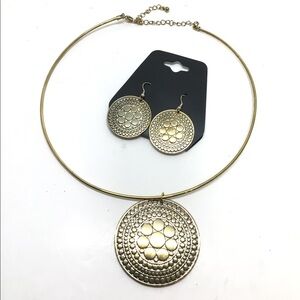 Fashion Medallion Choker Necklace & Earrings Set